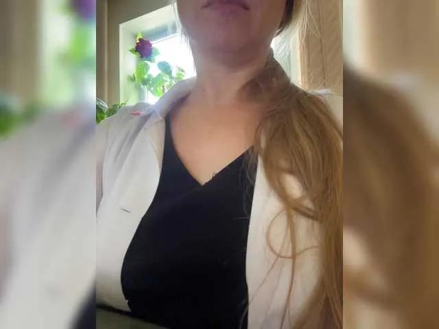 -Jolly- on BongaCams