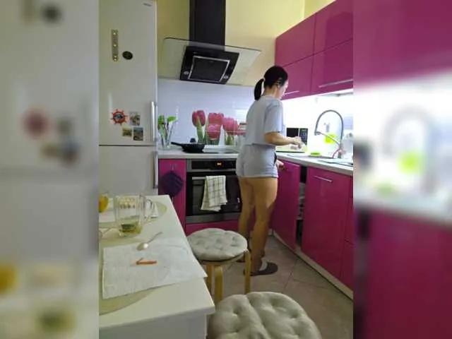 Alex80-201 — Big Sissy
People do