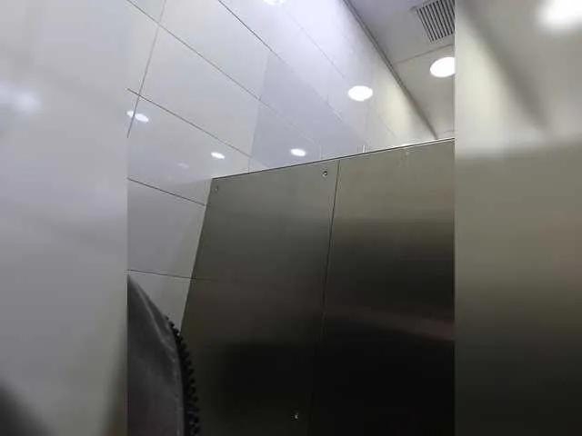 AlexaBrown12 — Las vibraciones del juguete en mi cltoris