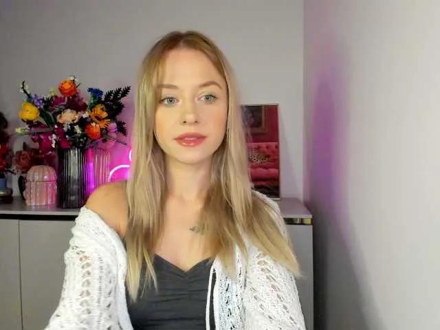 CindyGlam — I'm ready to dive into the ultimate kinky action. Do you have a special fetish? Reveal it to me, so we can go wild. I'm open to experiments, it's always great to try something new. I like to tease and seduce. I love seeing what effect I have on men....