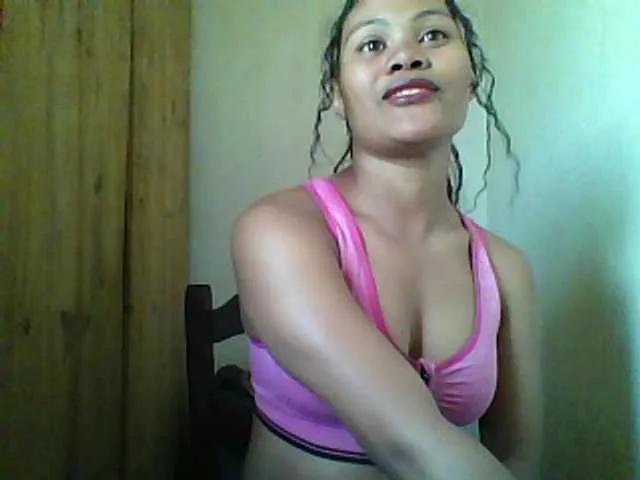 Dilliannah on BongaCams