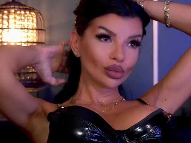 EleniaDevons on BongaCams