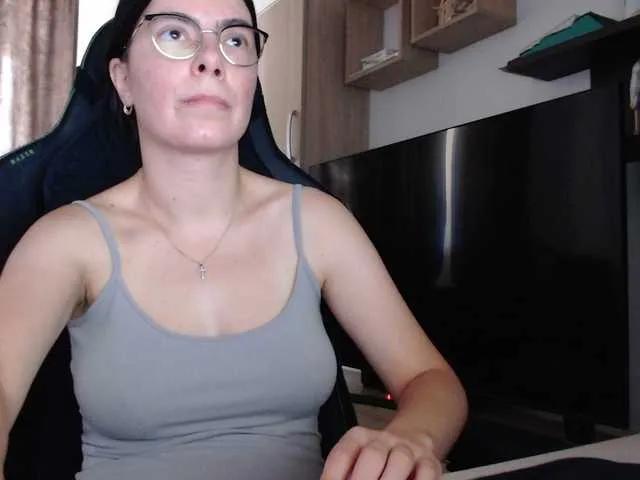 Elinor21 — Real connections,tokens,deep discussions.