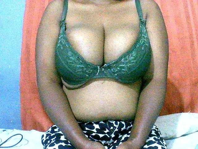 Elisahh on BongaCams