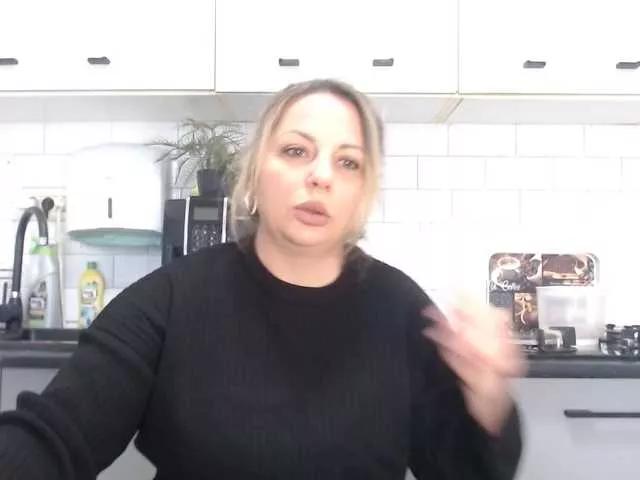 EllaSwan on BongaCams 