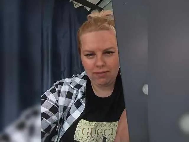 EVA2311 on BongaCams