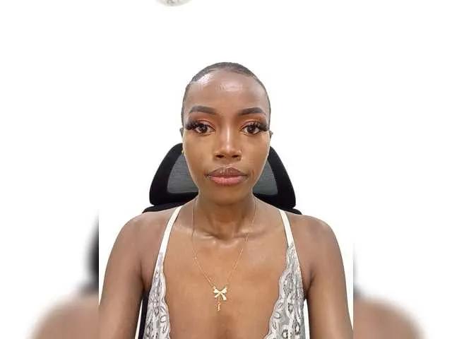 Exoticsoms — Attention, a charming voice and a good sense of humour.