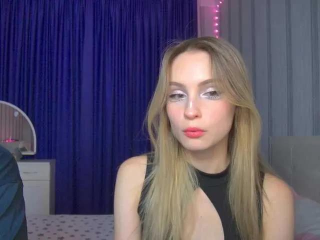 hollyJoys on BongaCams 