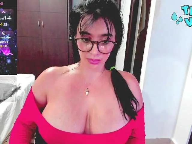 HUGETITS90XX on BongaCams