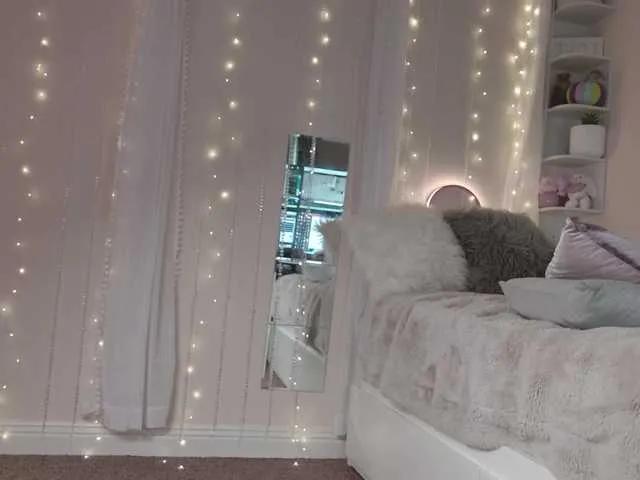 KatBigBum —  What makes me horny

Spoiling. Obedience. Compliments. Knowing you're hard and helpless for me.
Oh, and hearing 