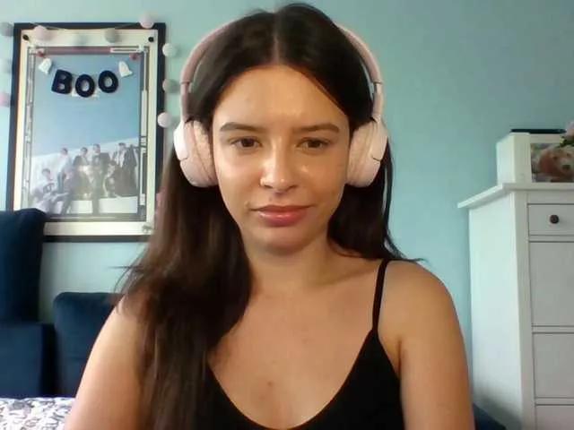 Larice — What turns me on the most is talking about sensual fantasies, kissing and licking, teasing, sexy lingerie, high heels, when you treat me like a princess
