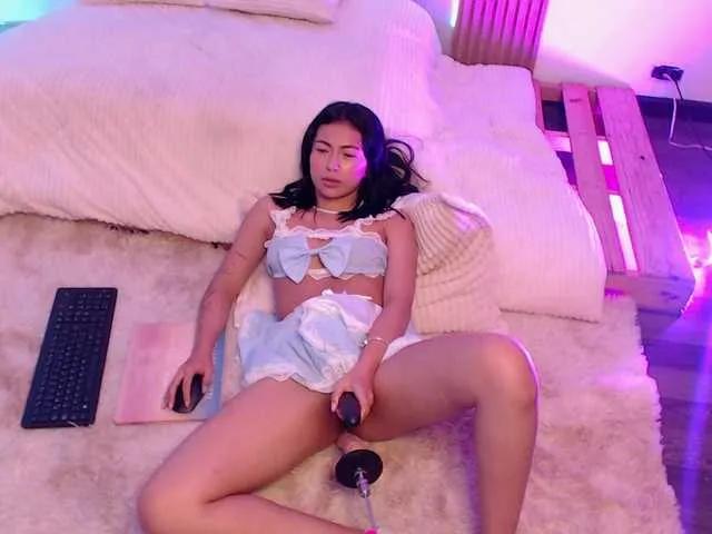 Maddisnow1 on BongaCams