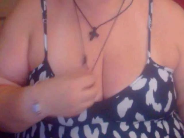 mayalove4u — i'm turned on by obedience, confidence, and a sharp mind that knows when to surrender. teasing glances, slow build-ups, and whispered fantasies make me melt. i crave control, chemistry, and someone who knows how to follow my lead while keeping eye...