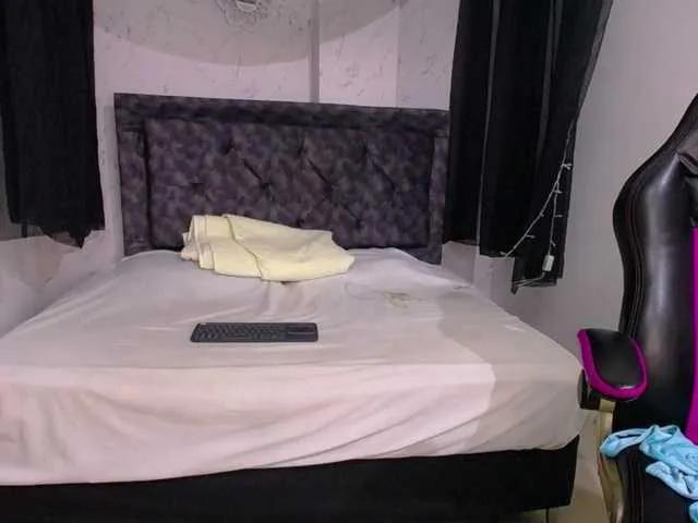 mia-thommson — I am excited to see how I masturbate while I touch the tits for you, also that I love to penetrate myself with your very hard cock, that you bite my big nipples and that my vagina feels wet with just touching me.