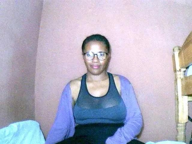 Nirinah2710 on BongaCams 
