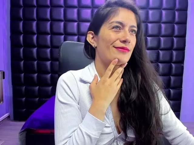 sara-squirtt on BongaCams 