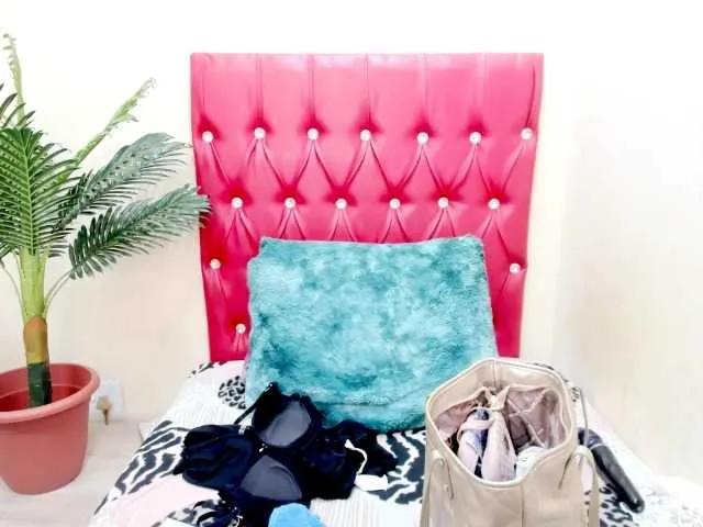 strawberrylips — play with my pussy and sucking on my tits