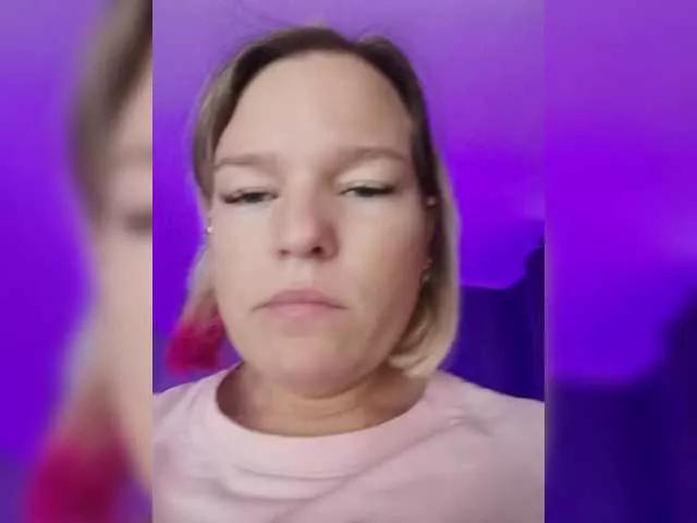 sweeteve050 on BongaCams 