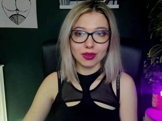 xxHeidiLove on BongaCams 