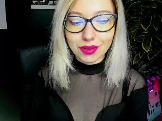 xxHeidiLove on BongaCams 