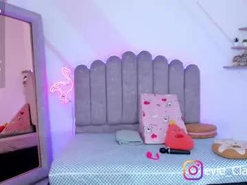 evie_clark_ on Chaturbate 