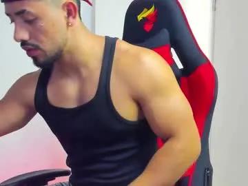 ezzio_scolaro —    #bigdick #bigass #muscle #lovense #muscleworship