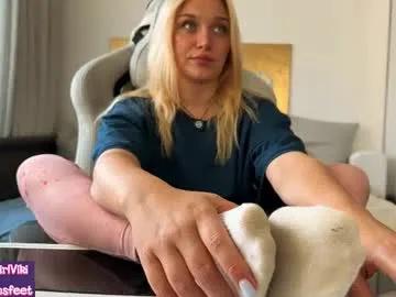 strupedsunicorns — Current Goal: lick feet at 400 tokens -- Next Goal: Suck toes -- #feet #ass #socks #joi #mistress