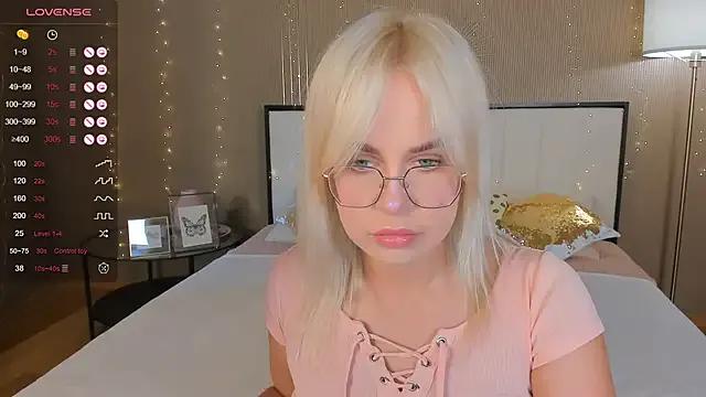 bellatip on StripChat 