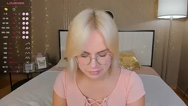 bellatip on StripChat