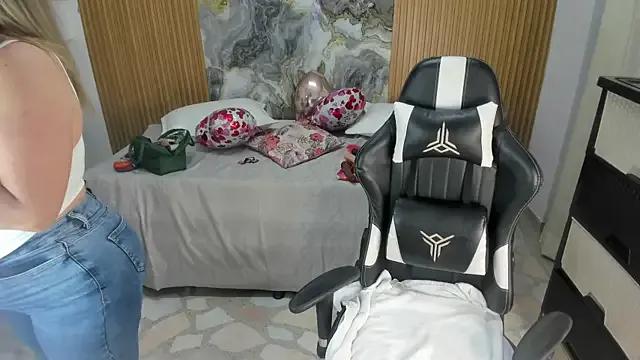 Danna_topless on StripChat 