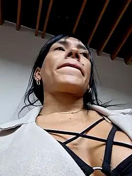 Doll_Loren on StripChat 