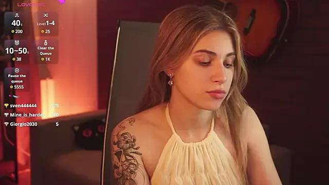 EllieCutes on StripChat 