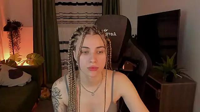 EllieCutes on StripChat 