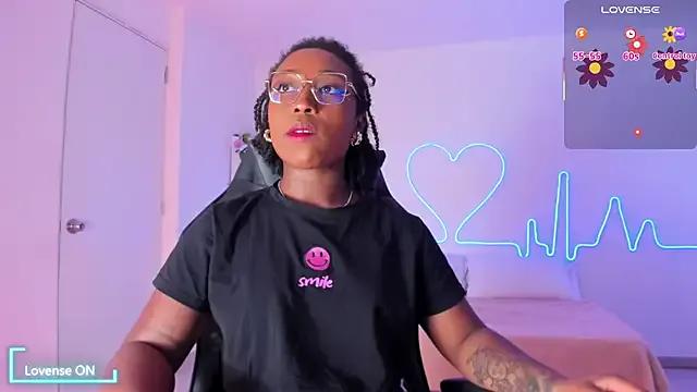 EmmaSanzz_ on StripChat 