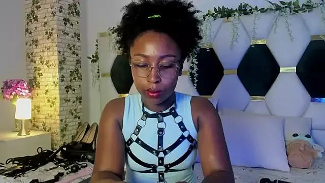 EmmaSanzz_ on StripChat 