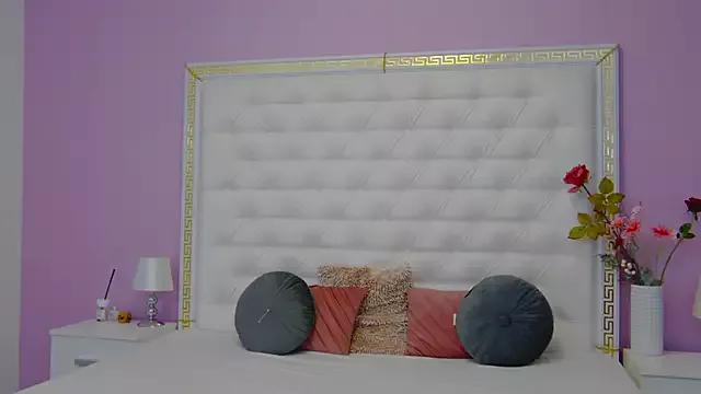 Lenna_Paul on StripChat 