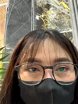 Linh_2004 — Naked cum squirt at public