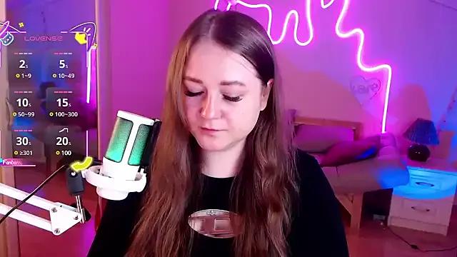 LizzyShine on StripChat 
