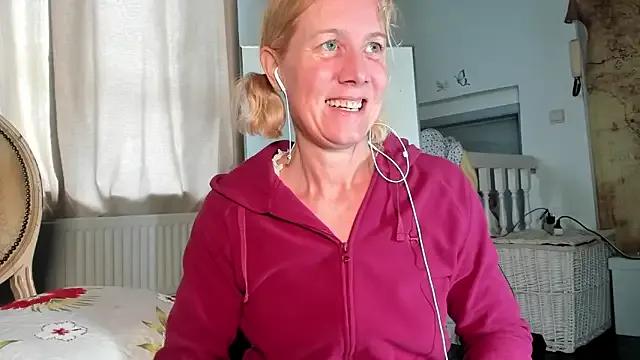 Lola_Belgium on StripChat 