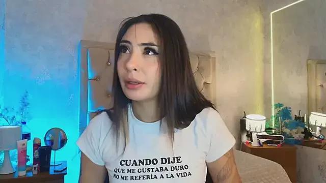 nini_love01 on StripChat 