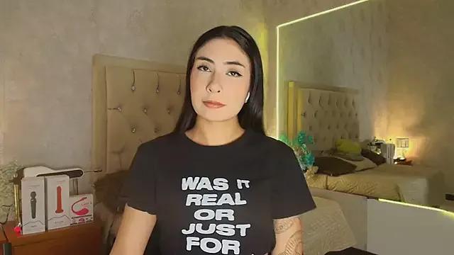 nini_love01 on StripChat 
