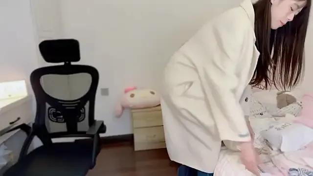 Onecutelittle — Freechat on StripChat