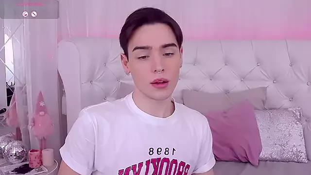 RobbyCharming on StripChat 