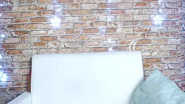 Samantha_XKiss on StripChat 