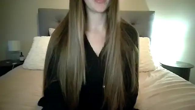 TaylorWest62 — show booty close up to camera