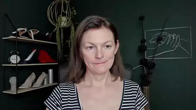 VivianWILD on StripChat 