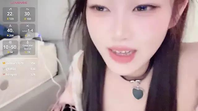 yueyue2003 on StripChat 