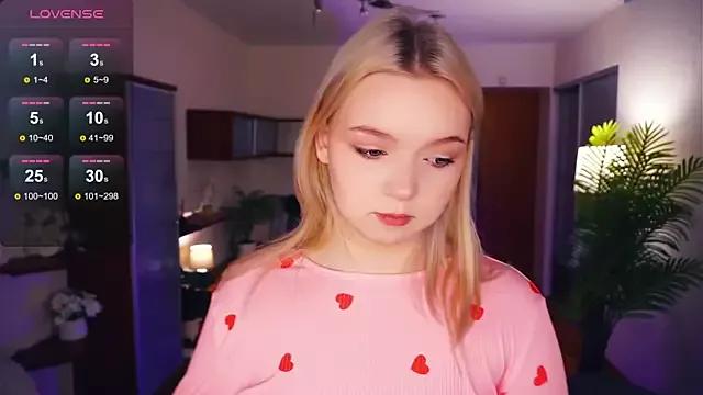 ZaraCreedon on StripChat 