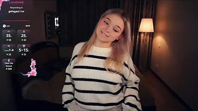 ZaraCreedon on StripChat 