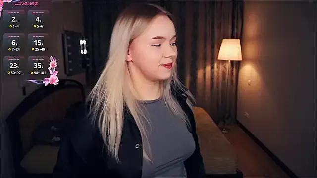 ZaraCreedon on StripChat 